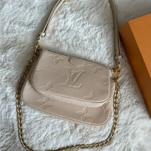 Louis Vuitton Cream Shoulder Bag with Gold Chain